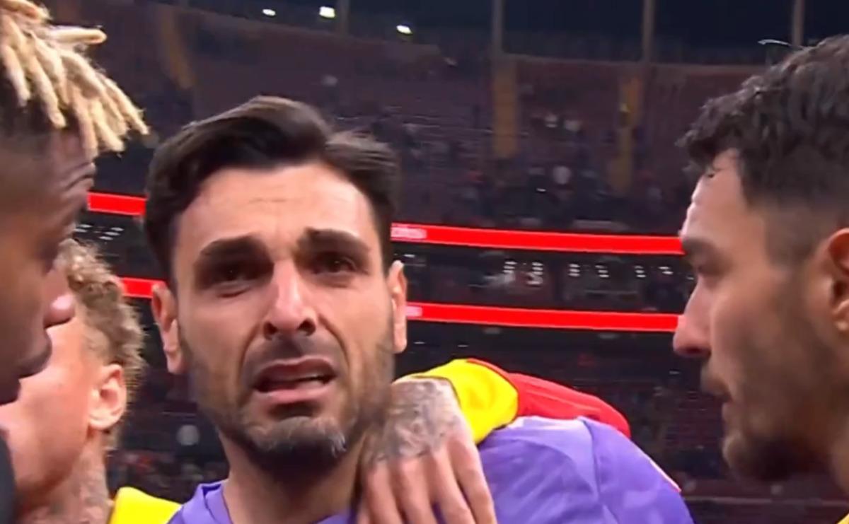 Günay Güvenç e tepki sonrası sahada gözyaşlarını tutamadı! 1