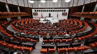 Doğum izni ve 15 yaş altına sosyal medya yasağı Meclis'te kabul edilerek yasalaştı
