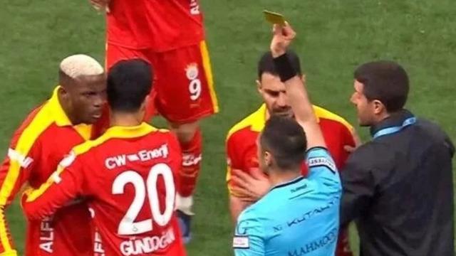 Victor Osimhen'den maç sonunda hakeme büyük tepki!