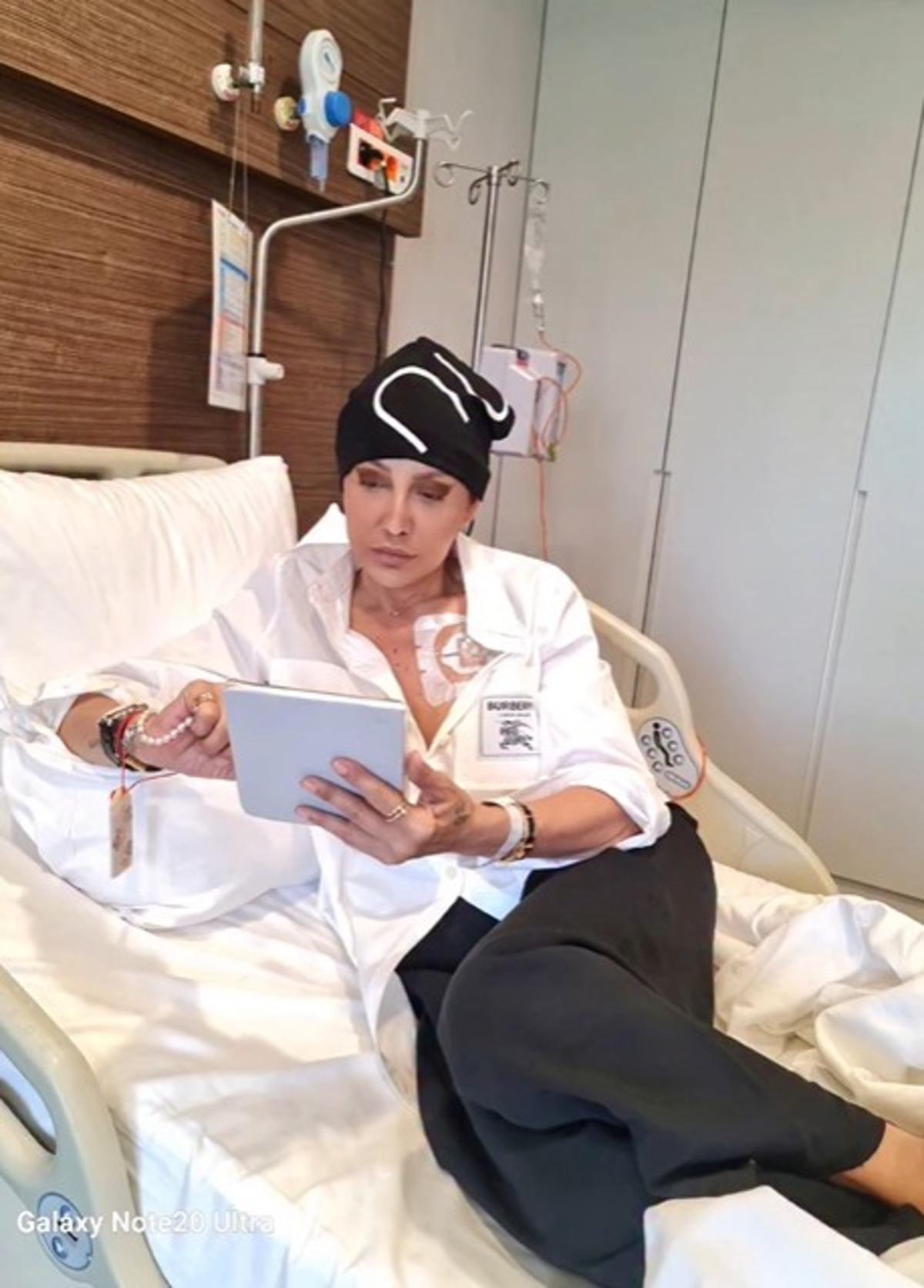 Serap Pak&ouml;z kansere yakalandı, sa&ccedil;ları d&ouml;k&uuml;ld&uuml;! Son halini paylaştı 2