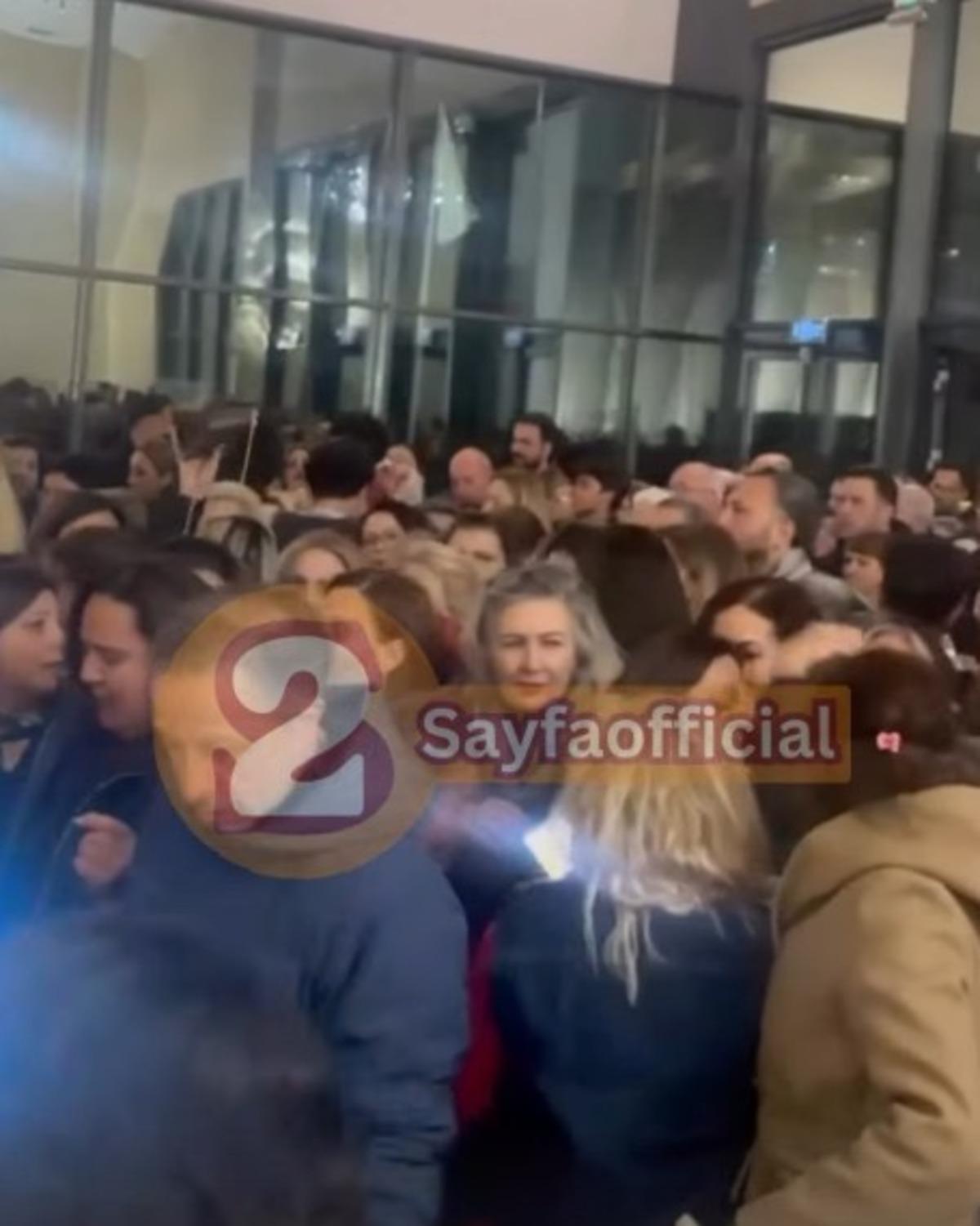 Gırgıriye girişinde izdiham yaşandı! Tepkiler b&uuml;y&uuml;d&uuml;! M&uuml;jdat Gezen koltukları tek tek kontrol etti 5