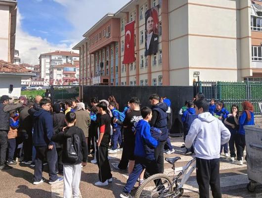 Ankara&rsquo;da okulda silah paniği: 3 g&uuml;n boyunca okula getirmiş