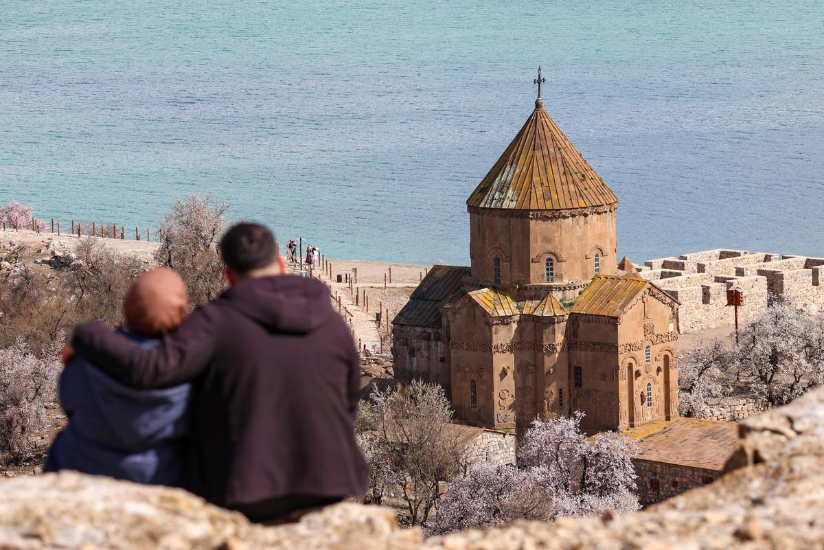 G&ouml;renler inanamıyor! En &ccedil;ok ziyaret edilen yer: Akdamar Adası 12
