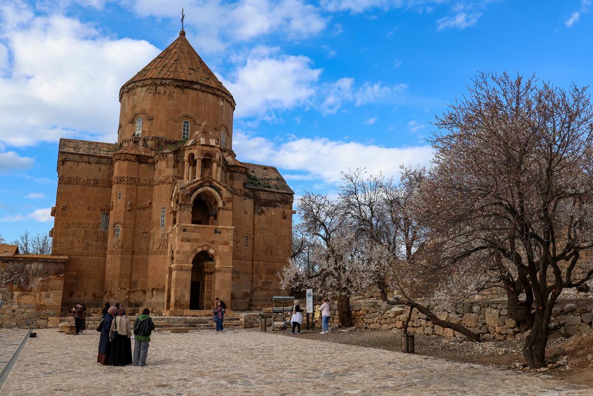 G&ouml;renler inanamıyor! En &ccedil;ok ziyaret edilen yer: Akdamar Adası 11