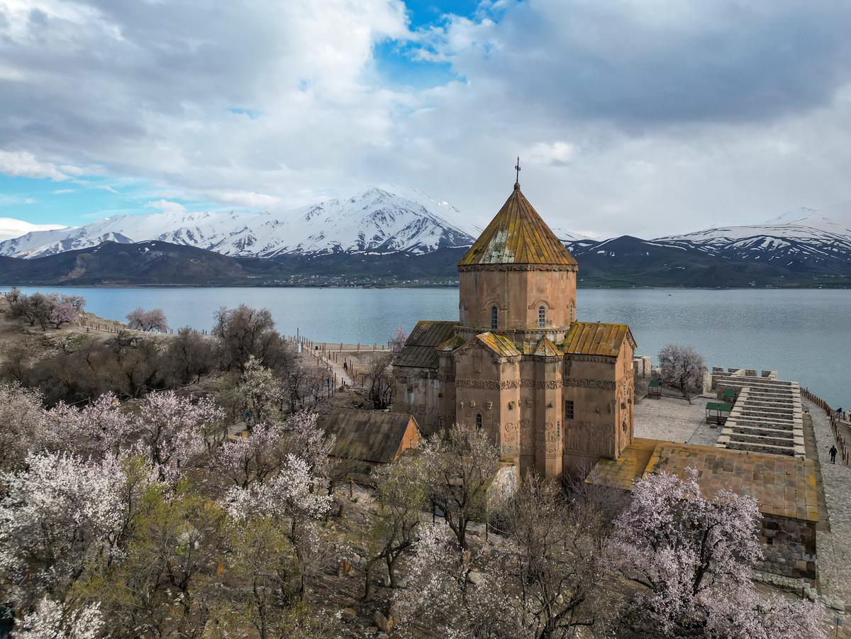 G&ouml;renler inanamıyor! En &ccedil;ok ziyaret edilen yer: Akdamar Adası 6
