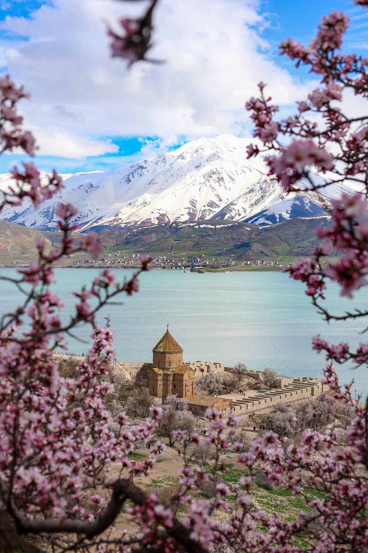 G&ouml;renler inanamıyor! En &ccedil;ok ziyaret edilen yer: Akdamar Adası 5