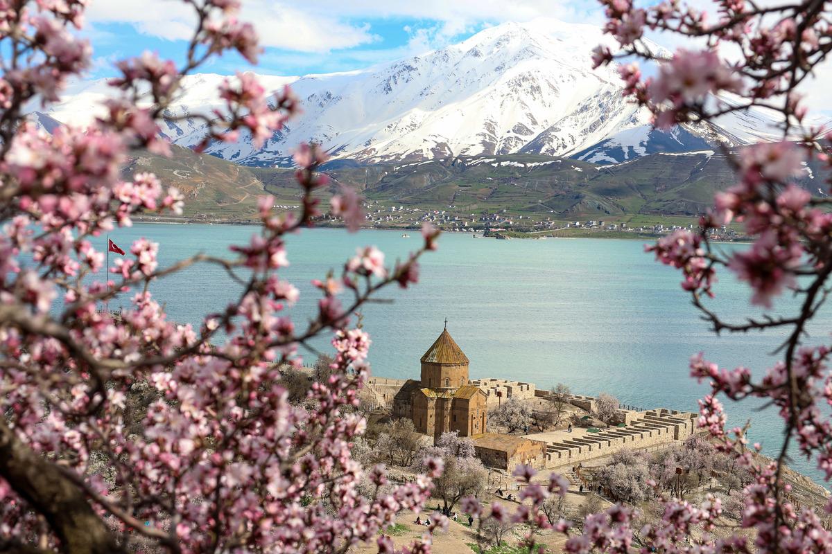 G&ouml;renler inanamıyor! En &ccedil;ok ziyaret edilen yer: Akdamar Adası 3