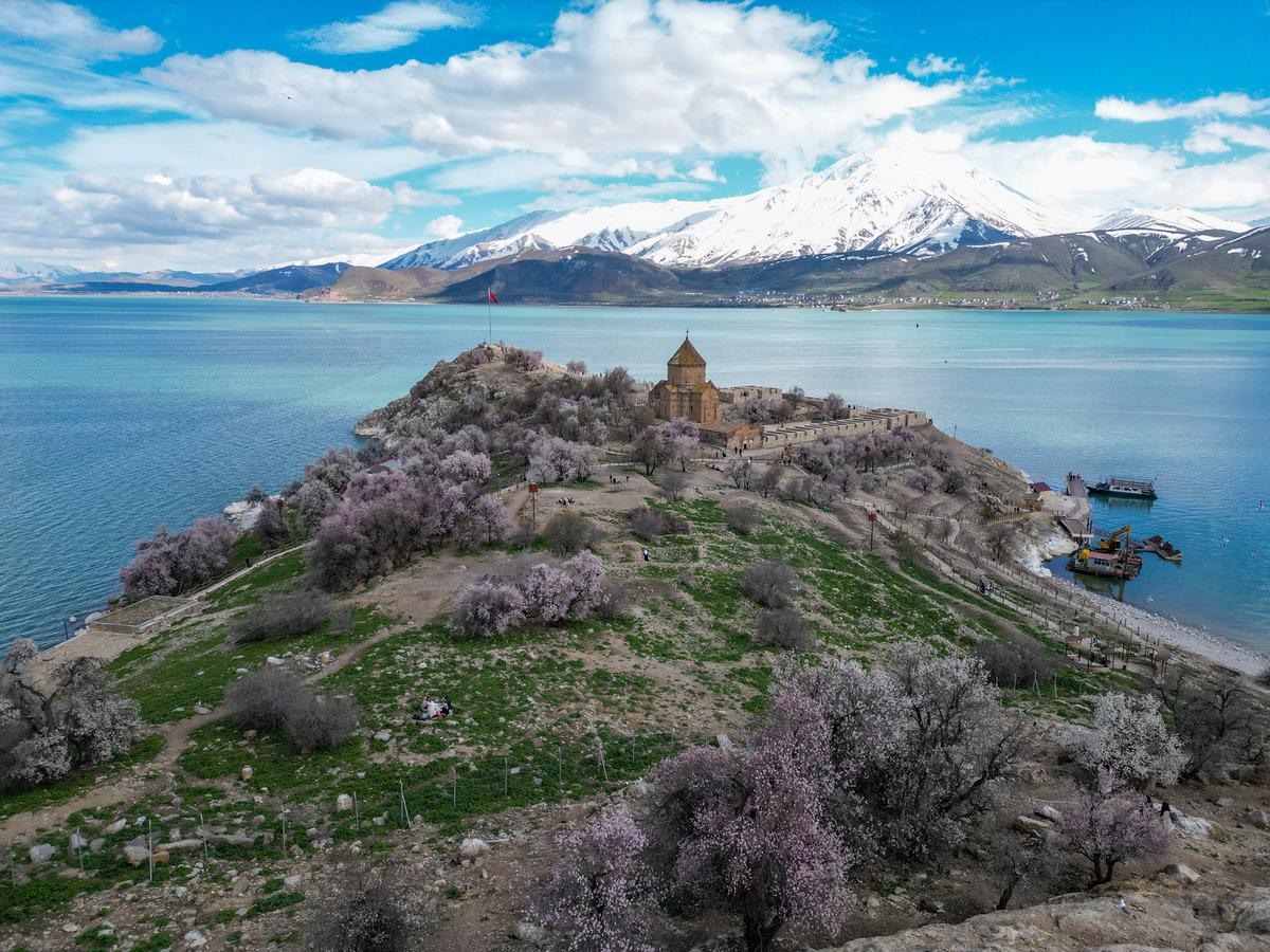 G&ouml;renler inanamıyor! En &ccedil;ok ziyaret edilen yer: Akdamar Adası 1