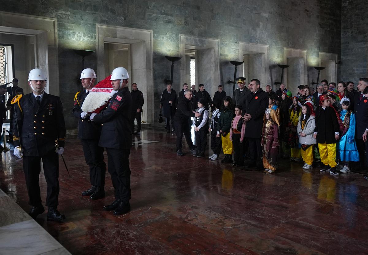 Devlet erkanından Anıtkabir ziyareti! 23 Nisan da Ata nın huzuruna &ccedil;ıktılar 1