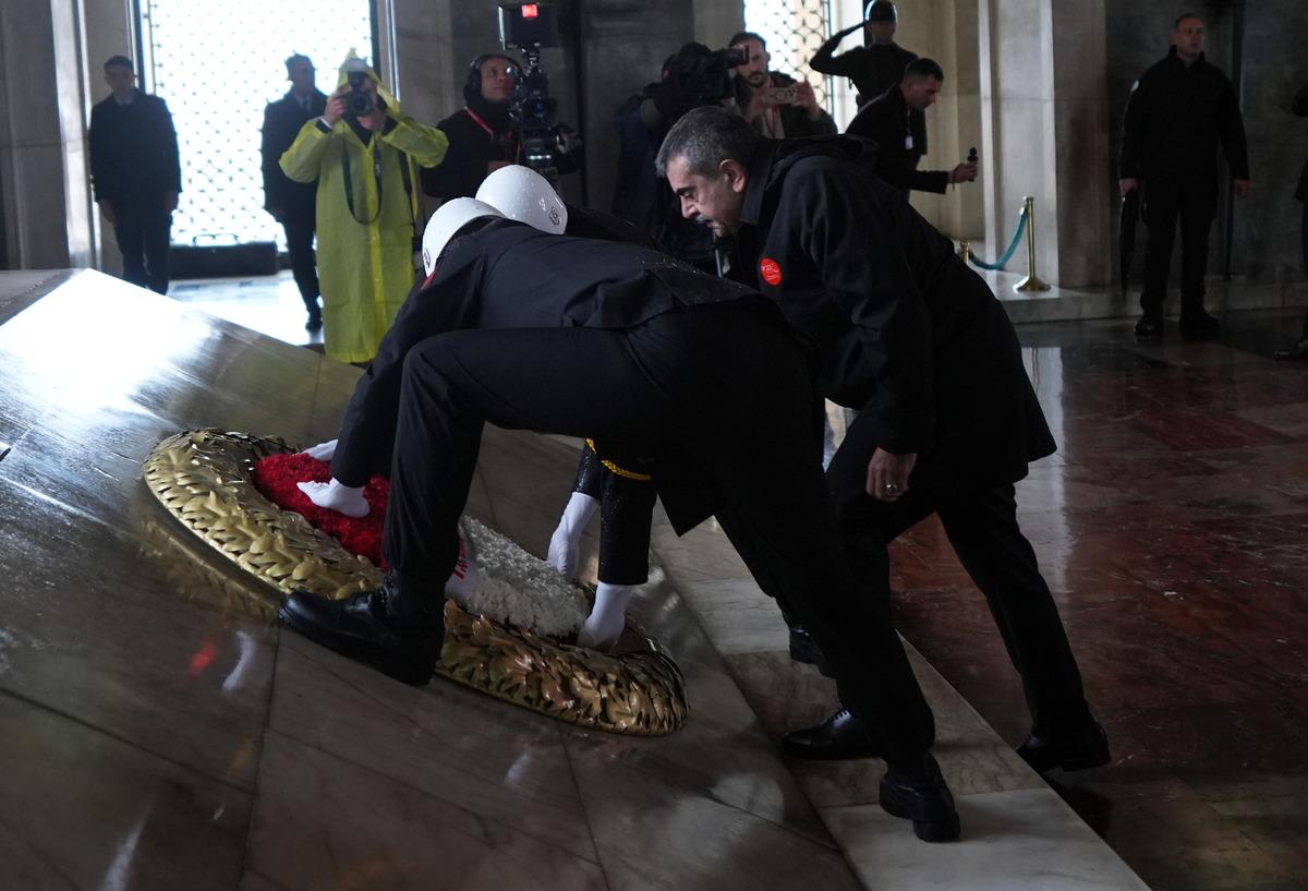 Devlet erkanından Anıtkabir ziyareti! 23 Nisan da Ata nın huzuruna &ccedil;ıktılar 2