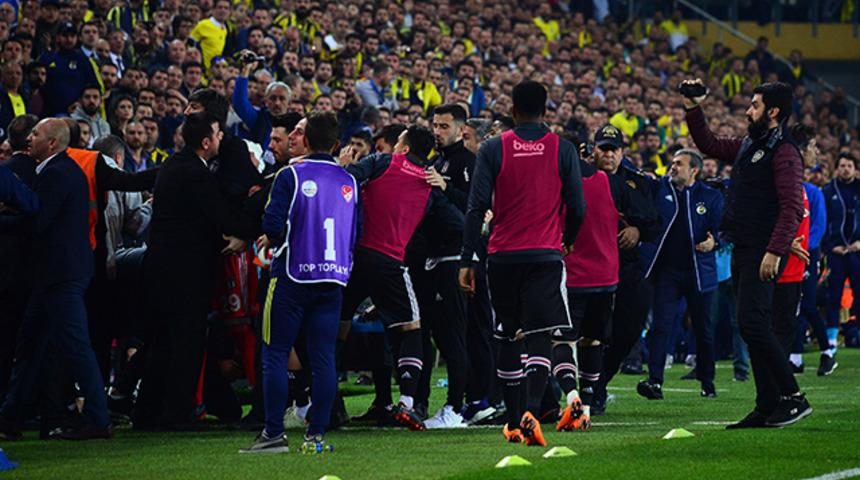 Fenerbah&ccedil;e-Beşiktaş ma&ccedil;ındaki olaylar Avrupa'da geniş yankı buldu!