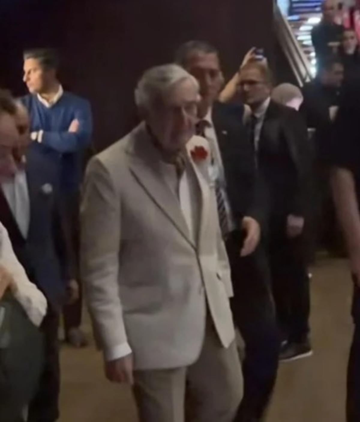 Rahmi Ko&ccedil; M&uuml;jdat Gezen&rsquo;e desteğe koştu! Gırgıriye yi izlemeye gelenler arasındaydı...  3