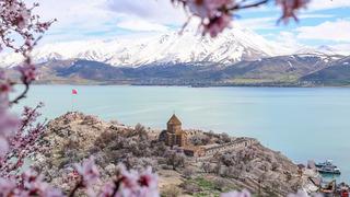 Görenler inanamıyor! En çok ziyaret edilen yer: Akdamar Adası