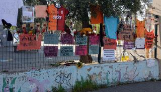 Ayser &Ccedil;alık'ta buruk 23 Nisan... Fotoğrafları tellere asıldı