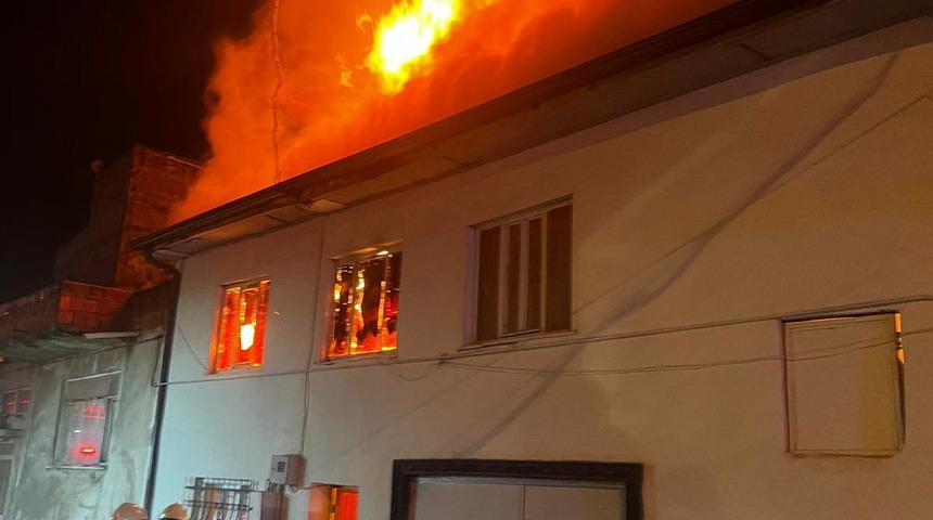 Bursa'da evde &ccedil;ıkan yangında 1 kişi hayatını kaybetti