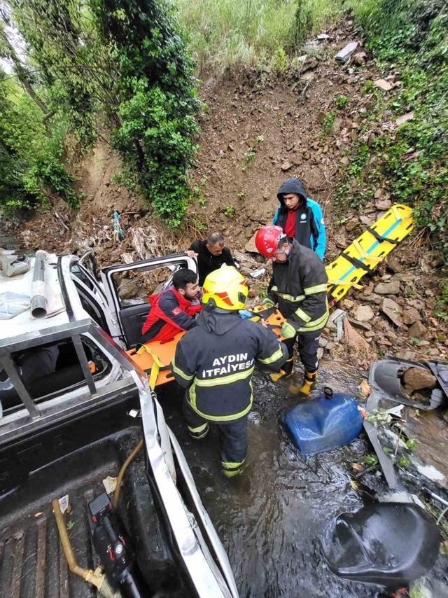 Kamyonet dere yatağına d&uuml;şt&uuml;: 2 yaralı 5