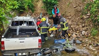 Kamyonet dere yatağına d&uuml;şt&uuml;: 2 yaralı