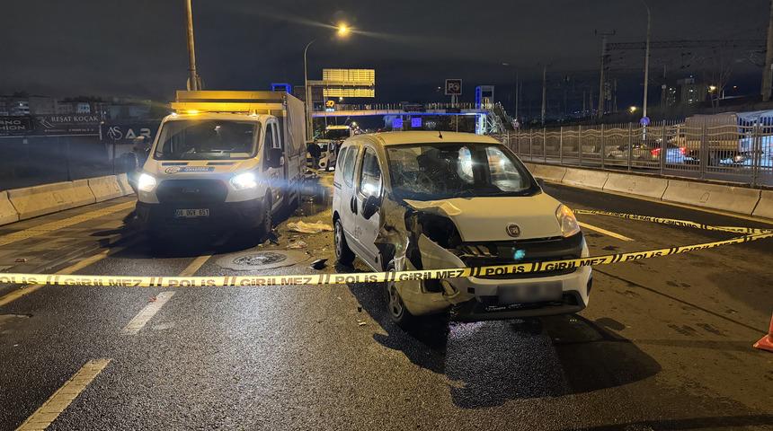 Ankara'da hafif ticari ara&ccedil;la motosiklet &ccedil;arpıştı: 1 kişi ağır yaralandı