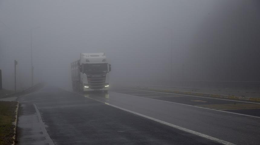 Bolu Dağı'nda sis ve sağanak etkili oldu