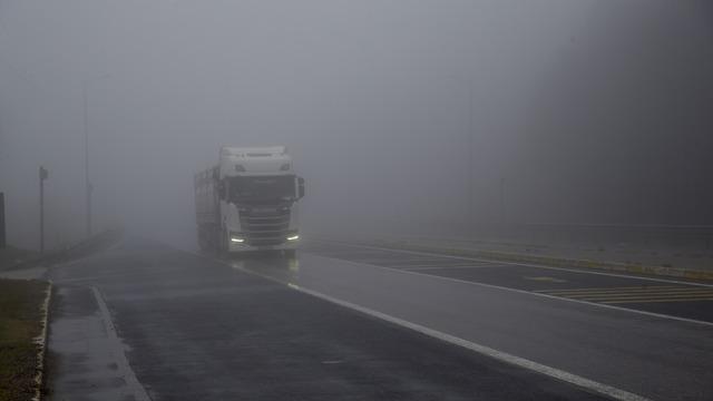 Bolu Dağı'nda sis ve sağanak etkili oldu