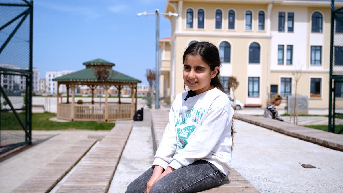 Bakan Kurum dan 23 Nisan da deprem b&ouml;lgesi paylaşımı  Yepyeni bir okulda, bayramın heyecanı bir başka oluyor  5