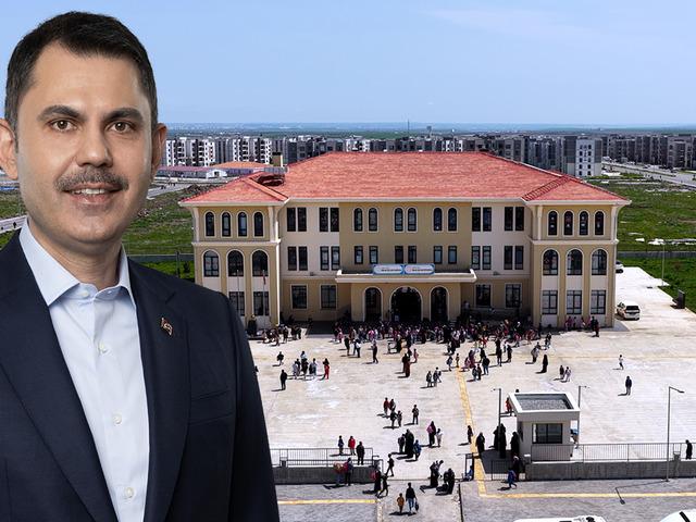 Bakan Kurum'dan 23 Nisan'da deprem b&ouml;lgesi paylaşımı 'Yepyeni bir okulda, bayramın heyecanı bir başka oluyor'