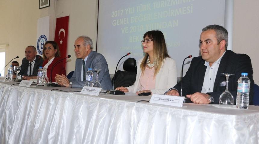 Kuşadası&rsquo;nda turizm değerlendirme sempozyumu yapıldı