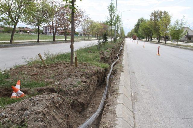 Otomatik sulama çalışmaları devam ediyor