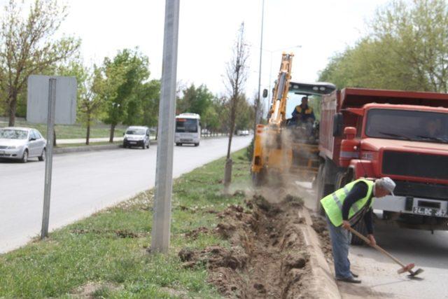 Otomatik sulama çalışmaları devam ediyor