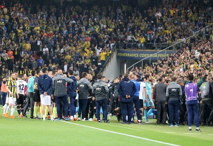 "Olumsuzluklardan ders çıkaralım. Doğru neyse yapılsın. Üzüldük... Çünkü çocukluğumdan beri futbolu keyif için seçtim. Ve keyif almak için yapıyorum bu işi. Nasıl ki bir sanatçı sanatını icra etmek için sahneye çıkıyorsa biz de öyleyiz. Sanatçıya sahnede fiili bir saldırı olduğu zaman sanatını icra edemez. Birini sevmemek ona saldırma hakkını tanımaz."