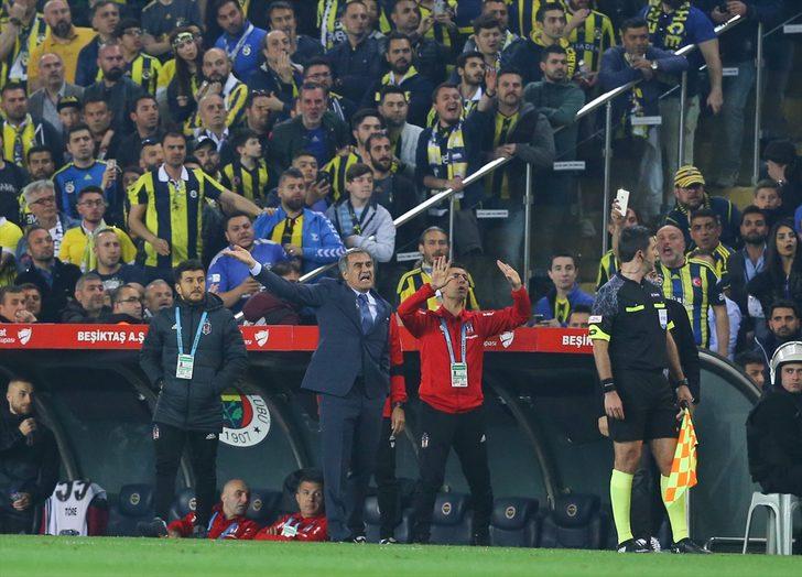 Bu esnada Fenerbahçe taraftarlarından Şenol Güneş’in kafasına bir madde atıldı.