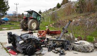 Hafif ticari ara&ccedil; ile &ccedil;arpışan trakt&ouml;r ikiye b&ouml;l&uuml;nd&uuml;: 5 yaralı