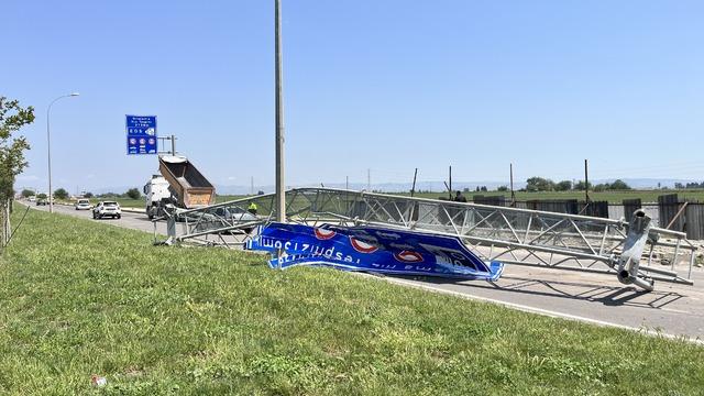 Damperi açık kalınca EDS direğine çarptı