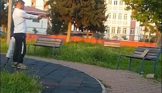 Parkta skandal g&ouml;r&uuml;nt&uuml;