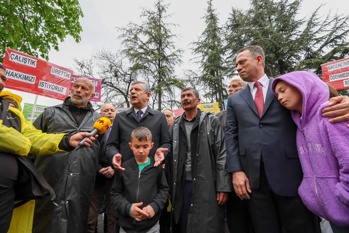 &Ouml;zg&uuml;r &Ouml;zel, g&ouml;z&uuml; yaşlı k&uuml;&ccedil;&uuml;k Melek i işaret etti: "Hakkınızı alacaksınız" 5