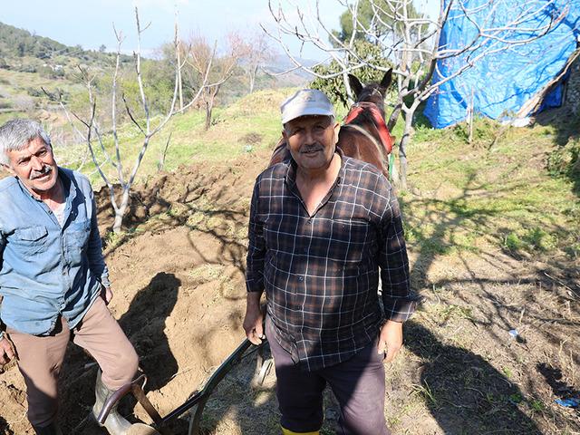 Gen&ccedil;ler terk edince iş onlara kaldı: Arazilerinin akıbetini bilmiyorlar