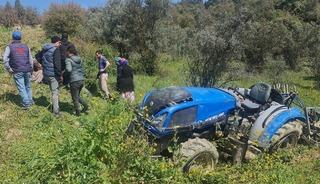 Bilecik'te devrilen trakt&ouml;r&uuml;n s&uuml;r&uuml;c&uuml;s&uuml; hayatını kaybetti