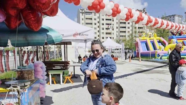 23 Nisan&rsquo;da kimi eğlendi kimi &ccedil;alıştı 2