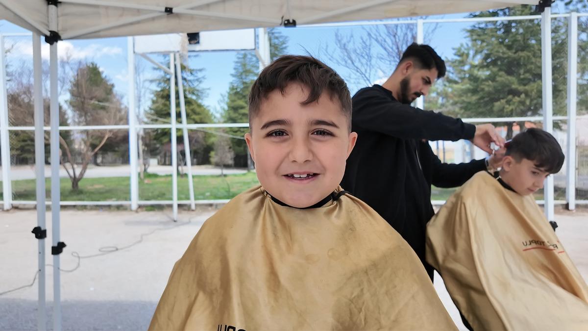 Malatya da 23 Nisan da &ccedil;ocuklara &uuml;cretsiz tıraş 2