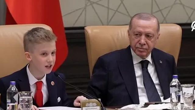 Cumhurbaşkanı Erdoğan çocukları kabul etti! Bugün ne yapıyorsak sizin hayallerinizi gerçekleştirmek için yapıyoruz