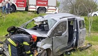 Kontrolden &ccedil;ıkan otomobil tarlaya girdi; 4 yaralı