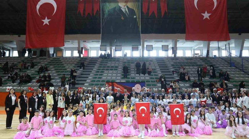 İneg&ouml;l&rsquo;de 23 Nisan coşkuyla kutlandı