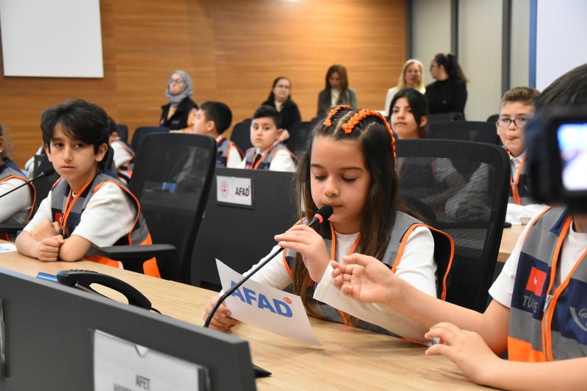 İzmir de &ccedil;ocuklar  afet  y&ouml;netti 6