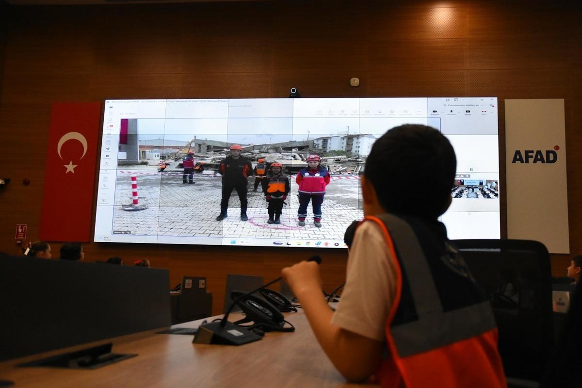 İzmir de &ccedil;ocuklar  afet  y&ouml;netti 4