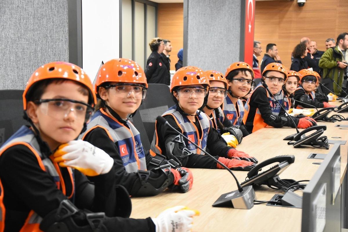 İzmir de &ccedil;ocuklar  afet  y&ouml;netti 3