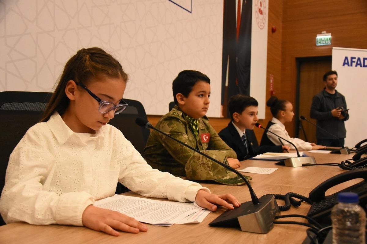 İzmir de &ccedil;ocuklar  afet  y&ouml;netti 2