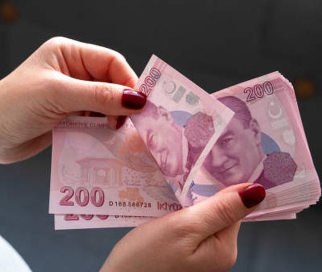 'Bug&uuml;nk&uuml; 20 bin TL bile hayal olacak' Uzmanından emeklilik uyarısı