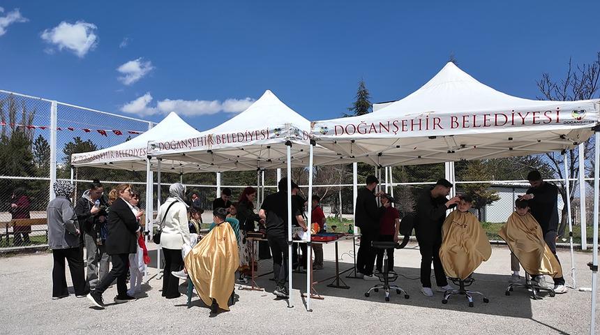 Malatya'da 23 Nisan'da &ccedil;ocuklara &uuml;cretsiz tıraş