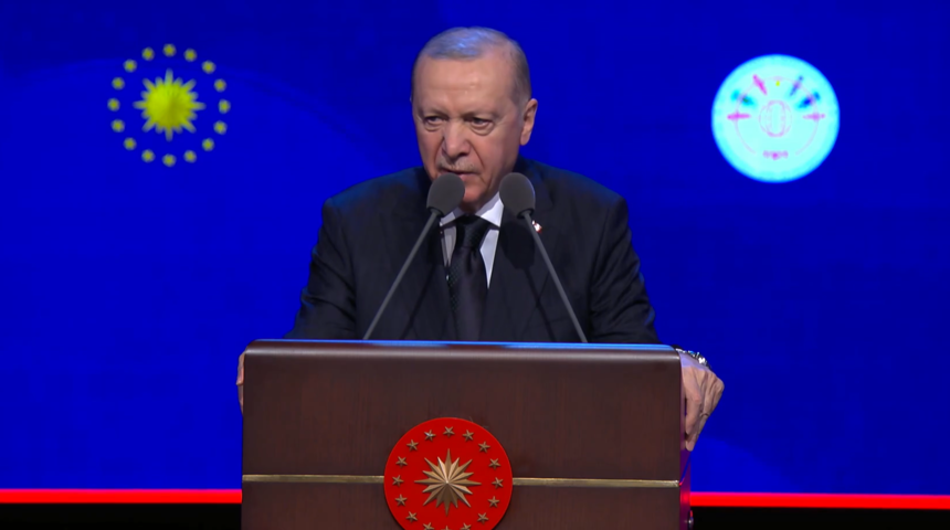 Cumhurbaşkanı Erdoğan &ccedil;ocuklara seslendi: 'Sanal d&uuml;nya' uyarısı