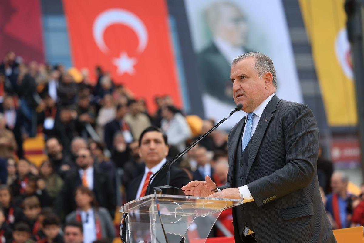 Spor Bakanı Osman Aşkın Bak ın  Galatasaray  s&ouml;zleri g&uuml;ndem oldu! Fenerbah&ccedil;e taraftarı tepki g&ouml;sterdi 2